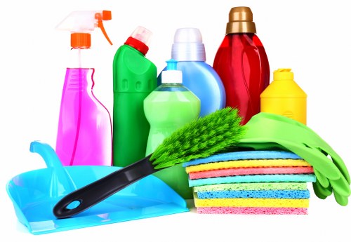 Professional move out cleaning in an Ilford flat with kitchen and living area preparation
